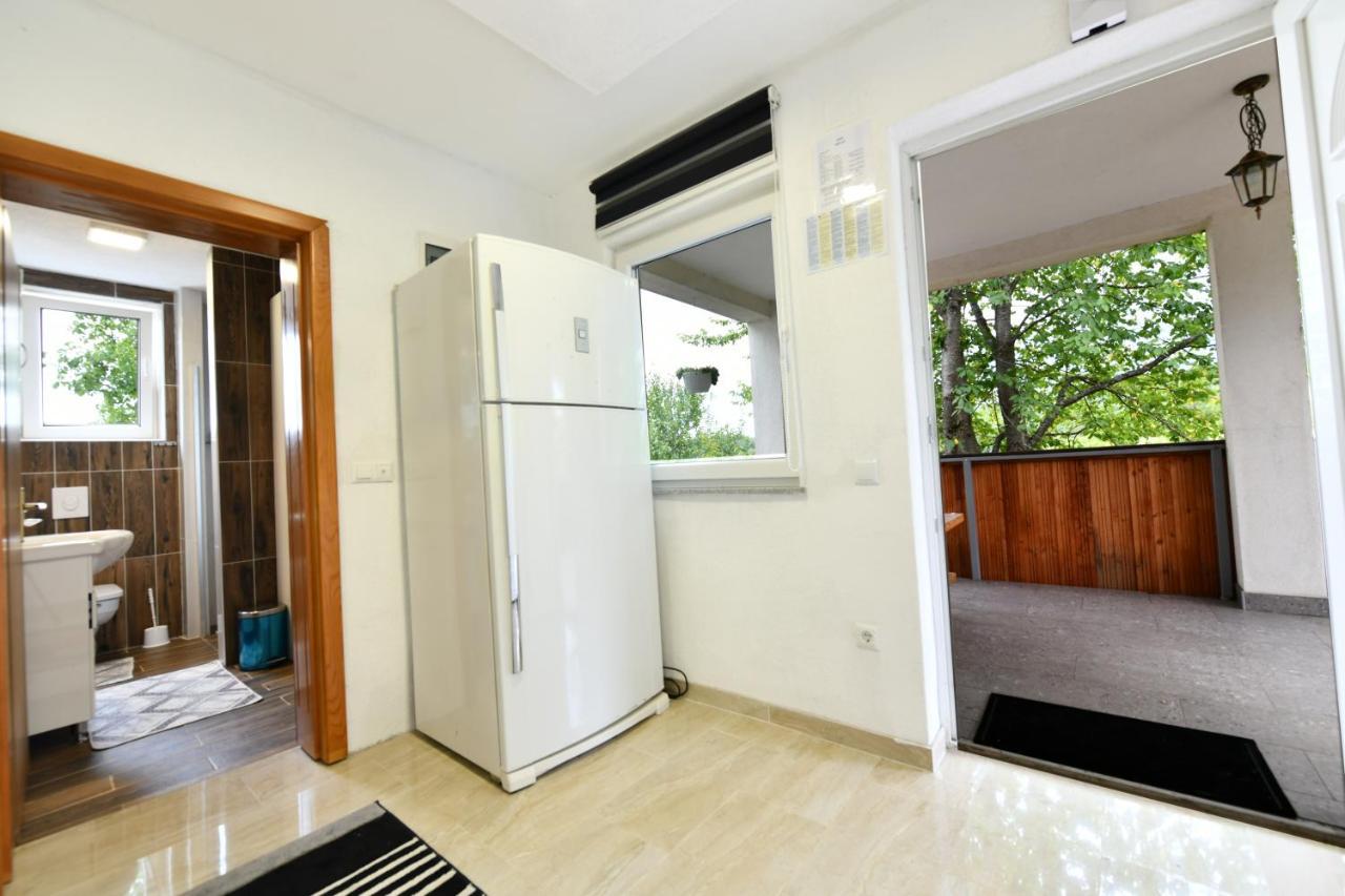 Appartamento Lora Rakovica Esterno foto